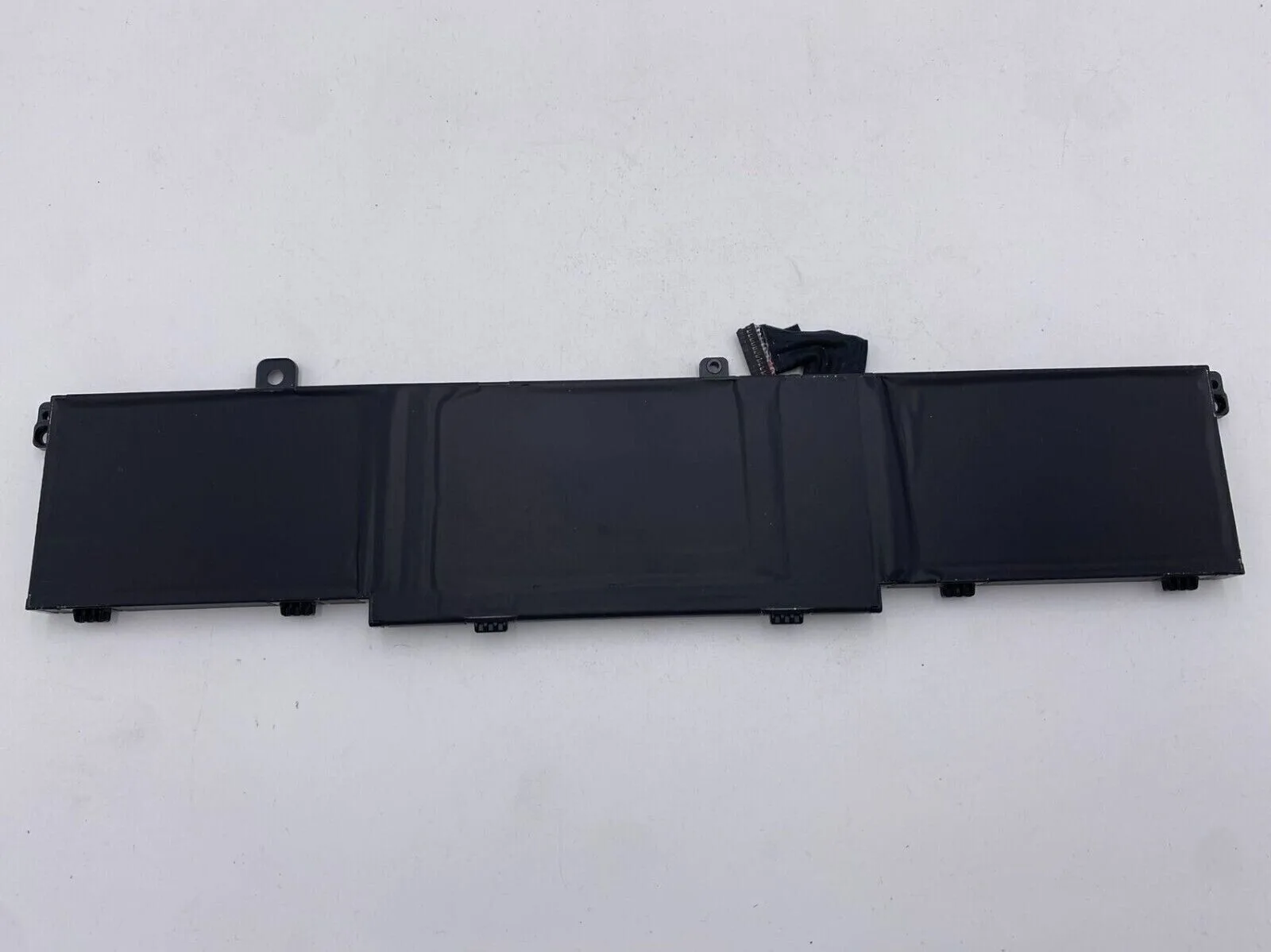 Ảnh tham chiếu pin L19C6P71 cho ThinkPad P15 Gen 2: mặt sau, đầu cáp và vị trí gá; cần đối chiếu pin thực tế.